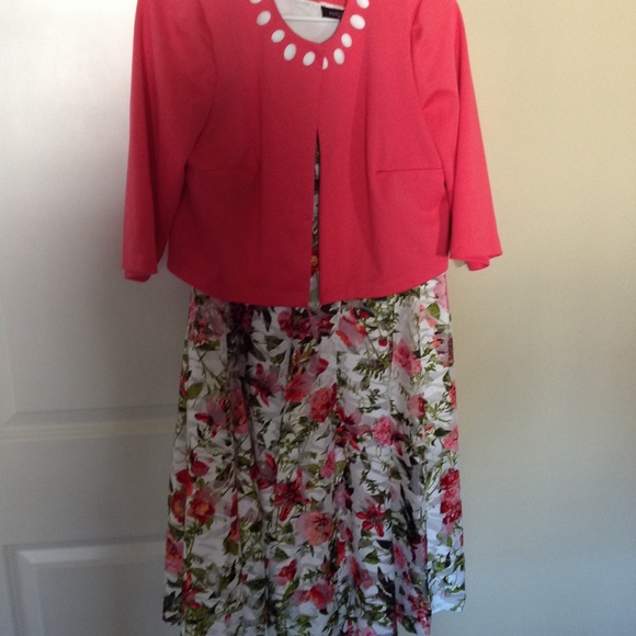 Dress - Picture 2 of 4